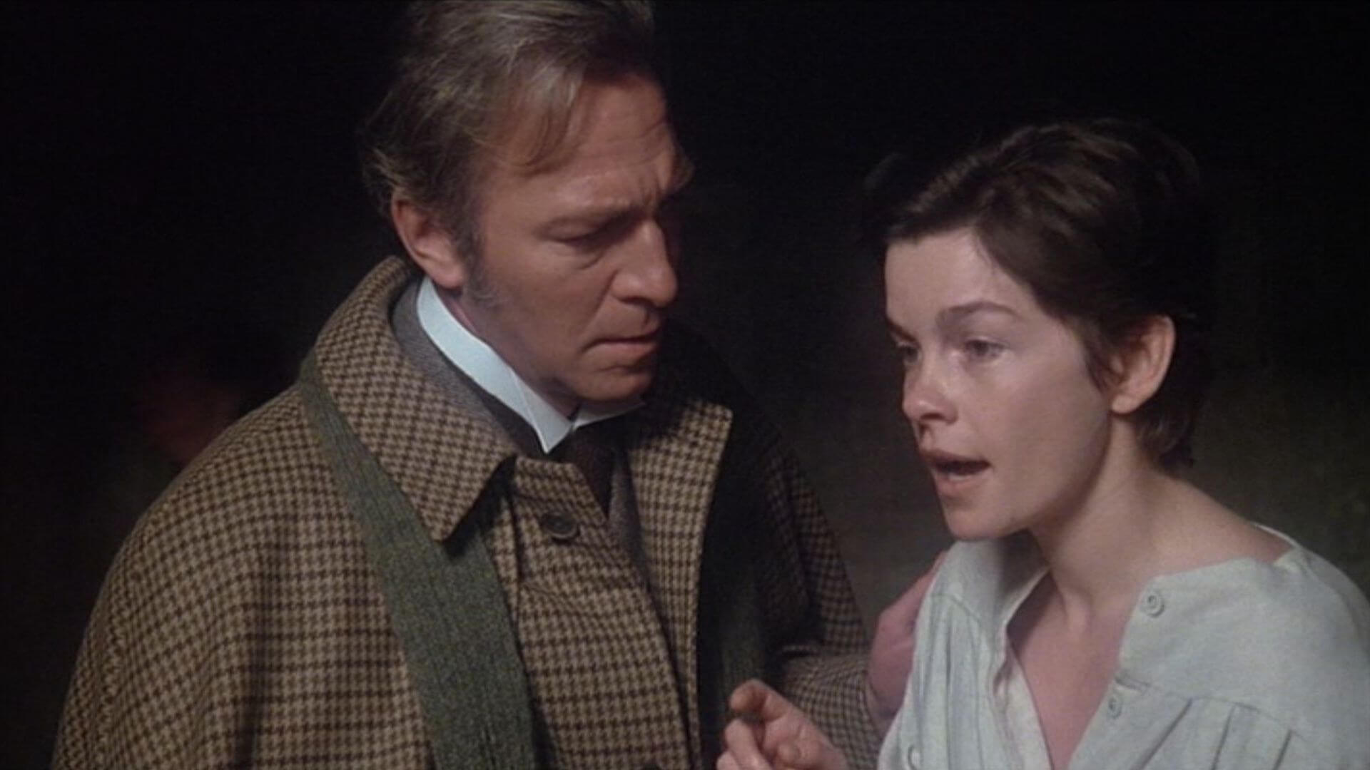 Myötätuntoinen Sherlock Holmes ja hoitolaitoksessa oleva nainen.